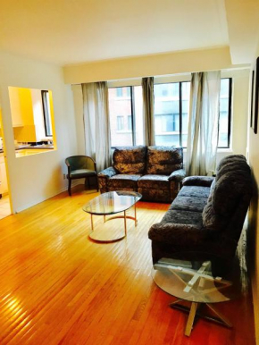Stylish Montreal Apartment: Comfortable Stay in the Golden Square Mile